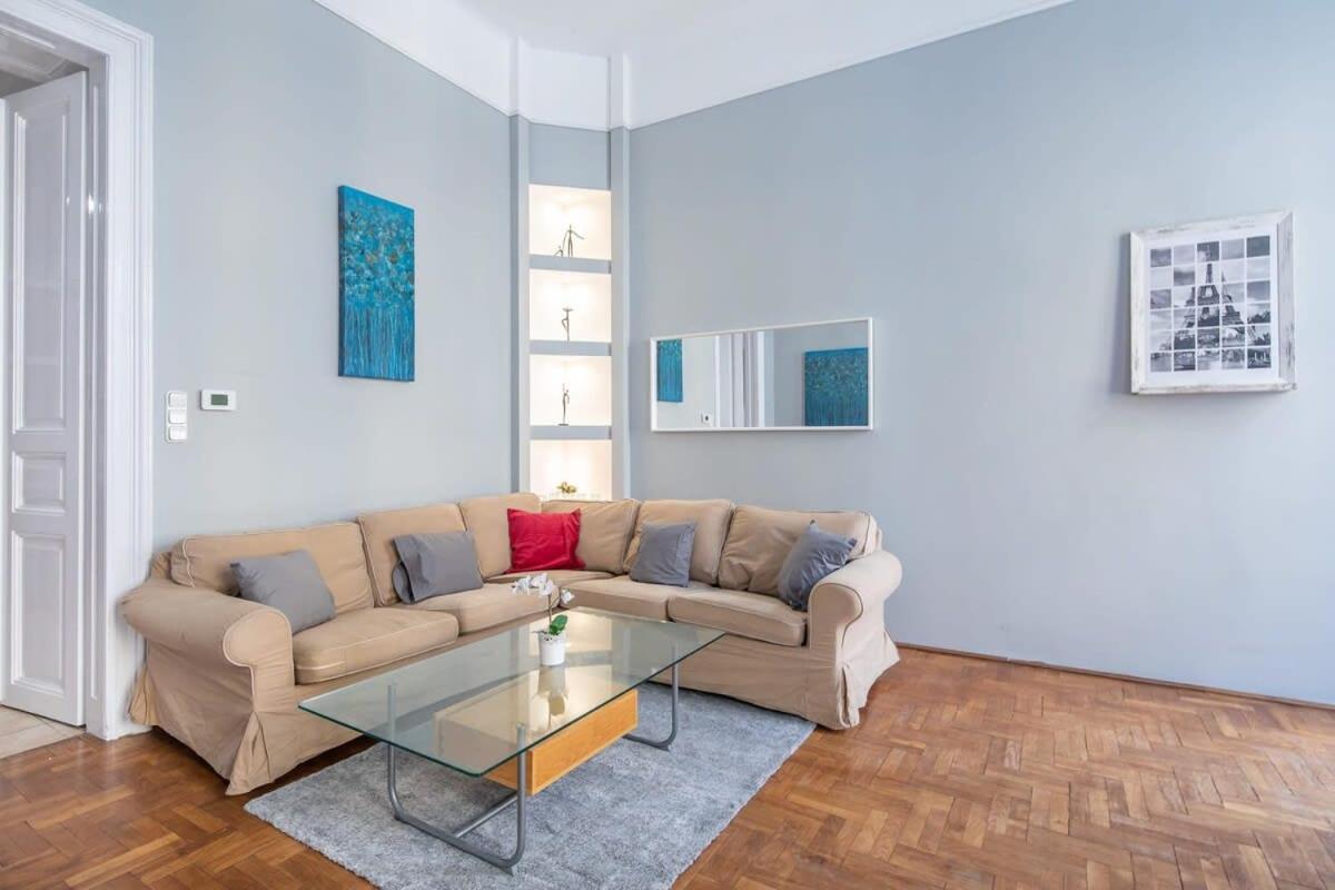 Apartment Sleek Warm Design Retreat Budapest