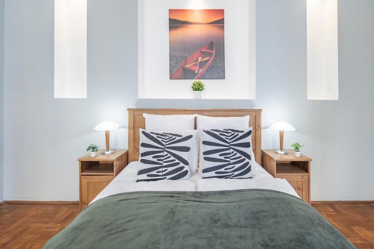 Sleek Warm Design Retreat *